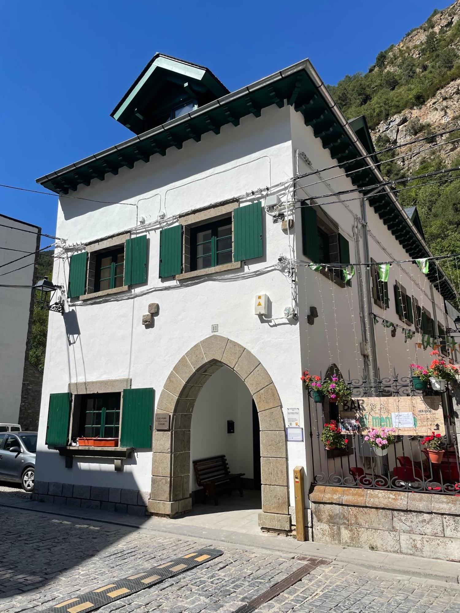Calmfranc Atico Abuhardillado Con Vistas Al Rio Y La Montana Avistamiento De Ciervos En Canfranc Pueblo Zewnętrze zdjęcie